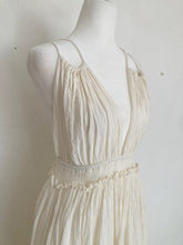 Load image into Gallery viewer, Hippie  open back wedding dress