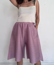 Load image into Gallery viewer, pleated extra wide shorts.