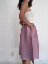 Load image into Gallery viewer, pleated extra wide shorts.