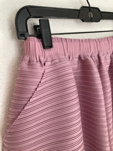 Load image into Gallery viewer, pleated extra wide shorts.